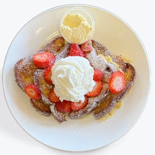 STRAWBERRY AND CREAM FRENCH TOAST